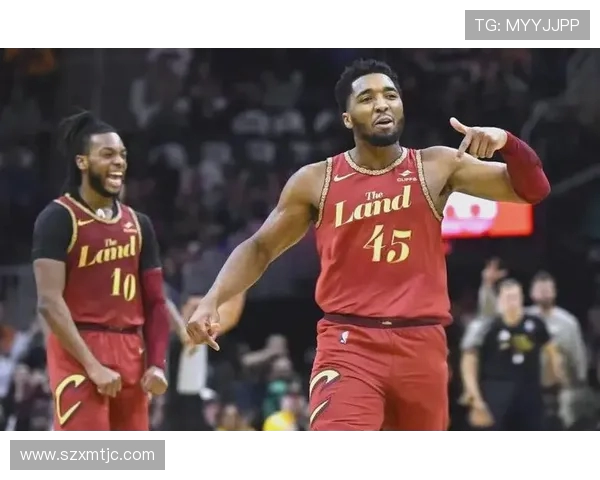 克利夫兰骑士迎战劲敌全力争胜 展现强大团队实力与拼搏精神